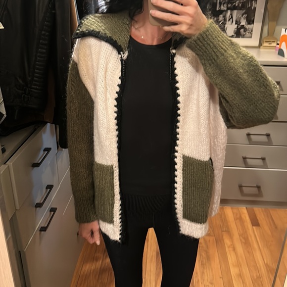 Zara Sweater - Picture 4 of 4